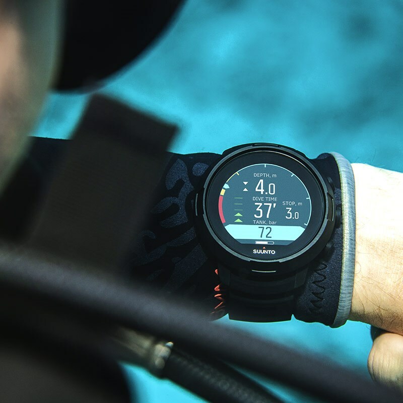 Suunto D5 All Black from Sunderland Scuba Centre